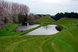 Так как сад является частной собственнос