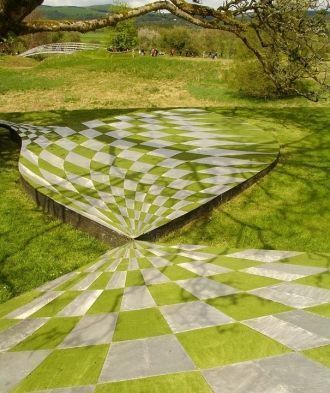 Сейчас тут трудится много работников, чт