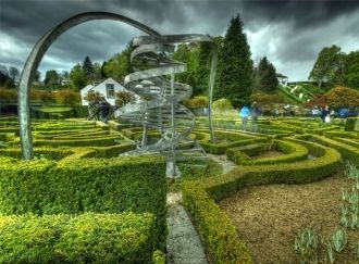 С одной стороны — это олицетворение ураг