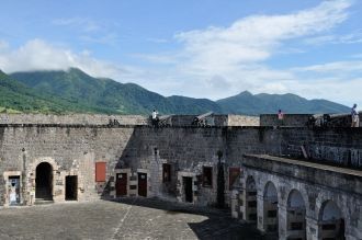 Форт был построен недалеко от побережья 