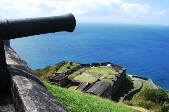 Форт, находится рядом с Сэнди-Пойнт-Таун