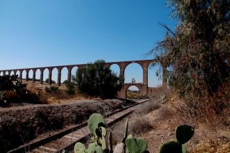 Начало свое он берет на склоне вулкана Т
