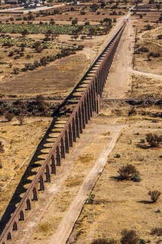 Главная аркада акведука возле городка Те