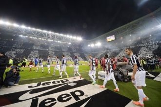 По условиям контракта, спонсорским имене