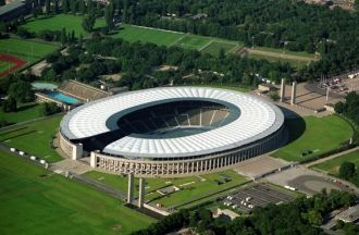 Стадион открыт годом позже для восьми иг