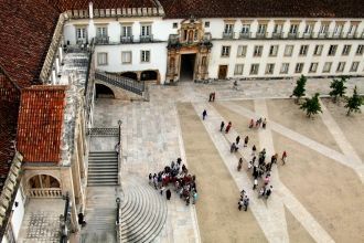 При короле Фернандо Коимбрский университ