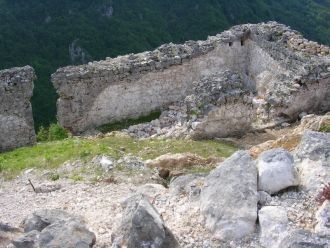 Остатки средневековой крепости Солотник 