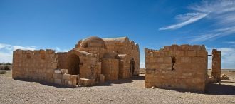 Доставка воды в замок была организована 