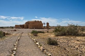 Территория полностью огорожена, безопасн