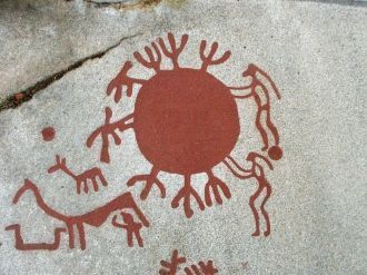 В 1994 году Наскальные рельефы в Тануме 