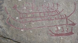 Некоторые камни с рисунками намеренно за