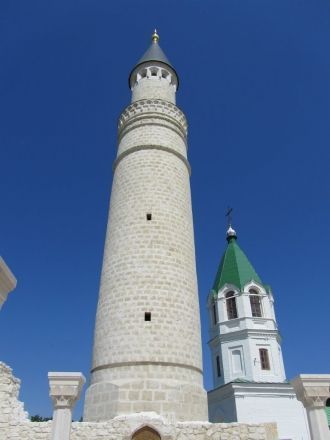 Соборная мечеть и фундамент Большого мин