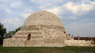 Северный мавзолей - памятник первой поло