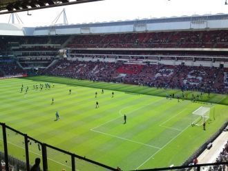 Трибуны стадиона. С левой стороны можно 