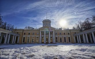 В усадьбе Архангельское в разное время п
