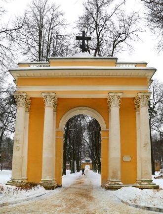 Дорога к церкви Архангела Михаила на тер