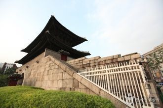 Ворота Тондэмун имеют статут историческо