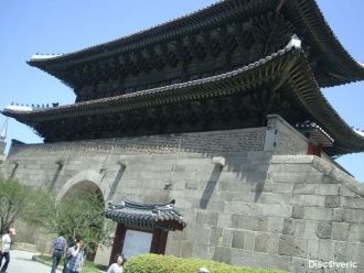 Ворота Тондэмун вблизи.