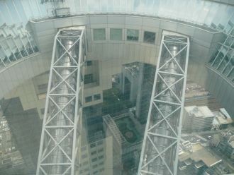 Два самых длинных эскалатора в мире.