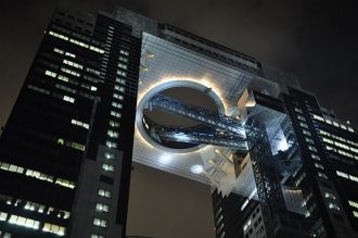 Ночной вид небоскреба Умэда.