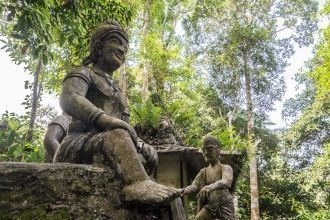 После работы на ферме Ним Тхонгсук любил