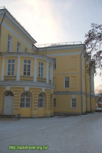 В настоящее время в усадебном доме наход