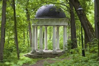 В конце XVII в. Пётр I пожаловал вотчину