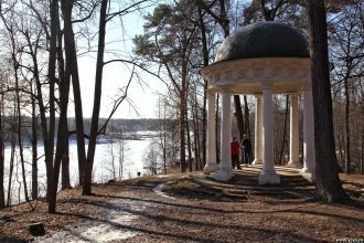 В настоящее время в поместье расположилс