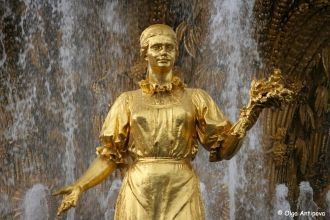 В отличие от современников-академистов, 