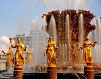 Ступенчатая, овальная в плане чаша фонта