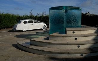 Этот необычный фонтан - водоворот 