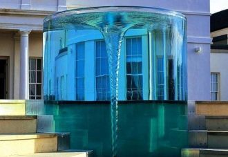 Благодаря тому, что фонтан-водоворот 