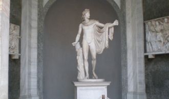 Статуя Аполлона Бельведерского поразител
