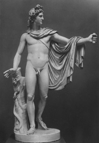 Статуя изображает Аполлона, древнегречес