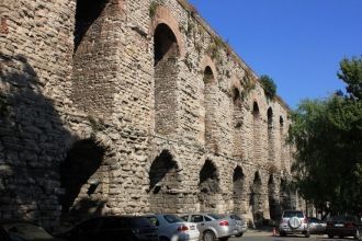 В XII веке акведук был заброшен византий