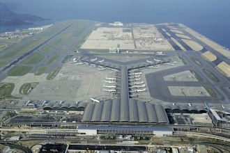 Каждый час в аэропорту Чхеклапкок соверш