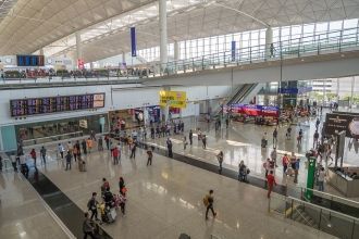 Внутри аэропорта не только движущиеся до