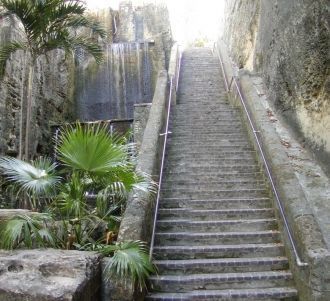 Лестница Королевы является связующим зве