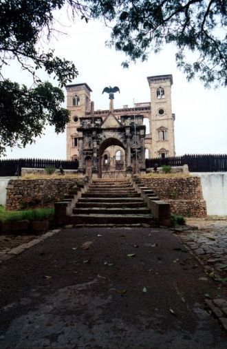 Все последние годы сооружение находится 