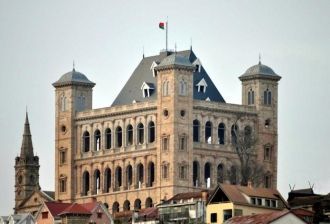 В 1995 году, накануне планируемого занес