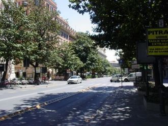 В старинных домах Виа Витторио Венето от