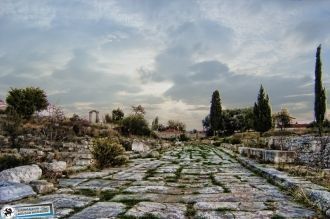Город расположен на небольшом полуостров