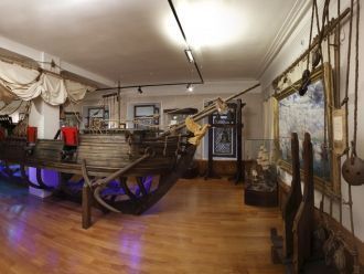 Отбывая на север, он повелел беречь свою