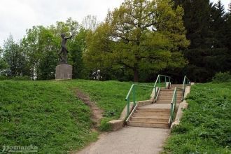 По чистой случайности сохранился единств