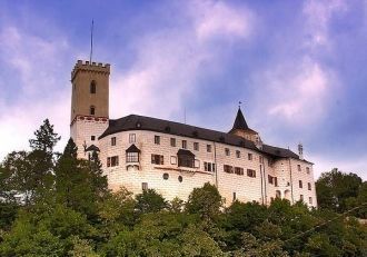 Подарит его бронзовый слон, стоит только