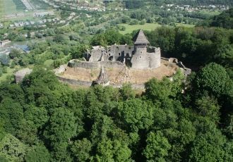 В юго-западной части находится шестиугол