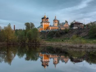 Сгорел ли деревянный Никольский храм или