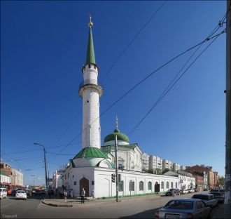 Мечеть Нурулла является архитектурным па
