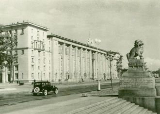 Петровская набережная - самая первая ули