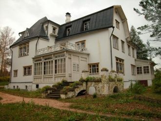 Главный дом построен по его собственному